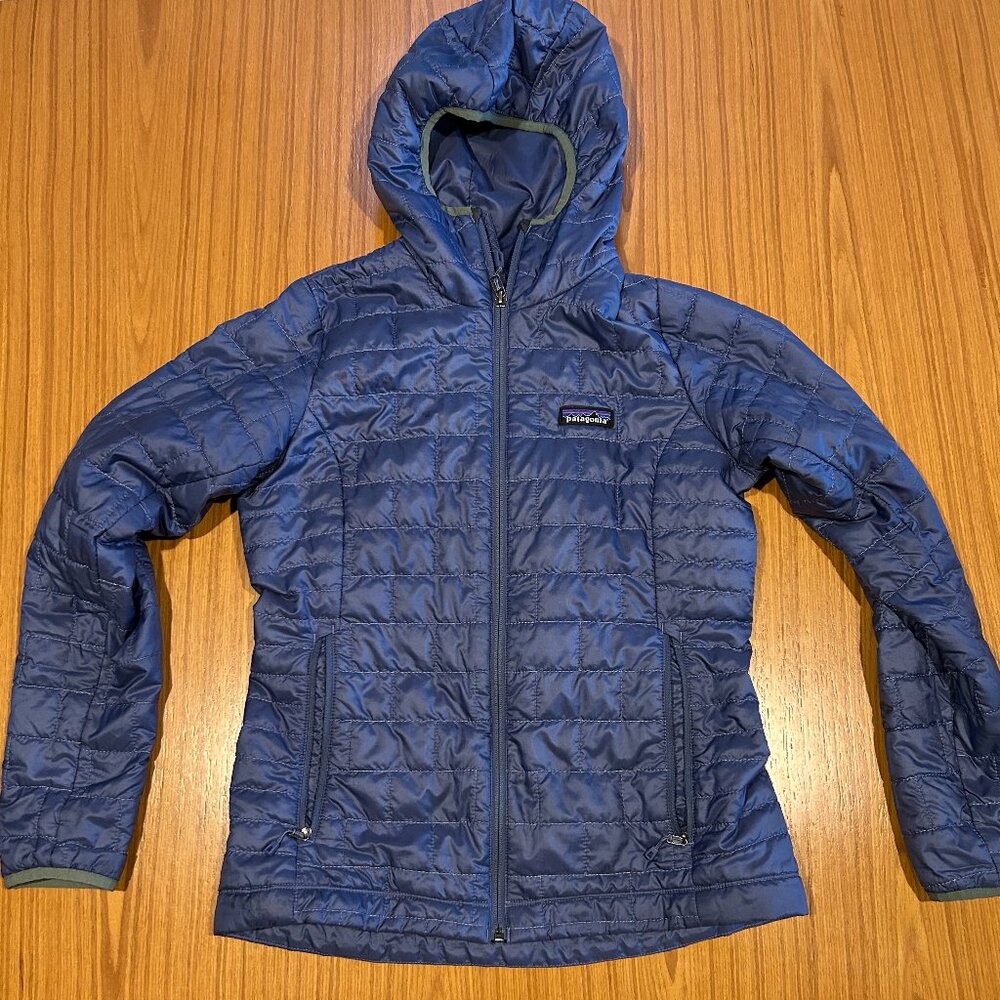 Patagonia Nano Puff jacket w/ hood women's sz small